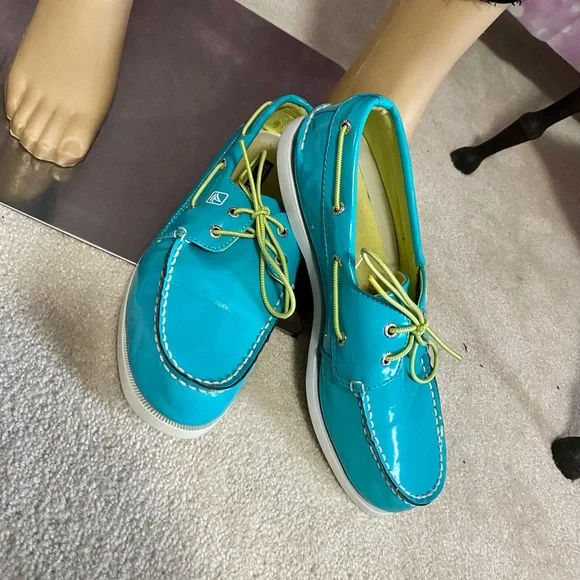 Sperry’s in shiny teal, classic, fashionable boat shoes - Picture 5 of 12